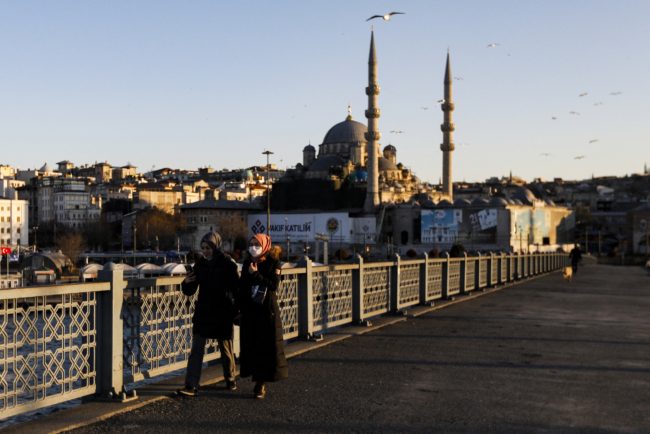 تركيا تعلن رصد 9 حالات بمتحور كورونا الجديد.. دعت لمواصلة الحياة اليومية مع التدابير