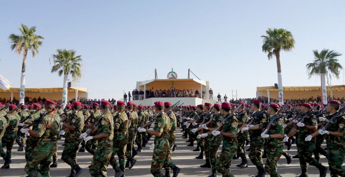 الفضائيون في العراق أو البطالة المقنعة تتواجد أيضا في الحشد الشعبي - رويترز