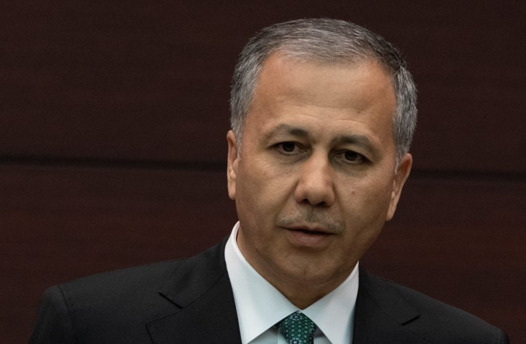 تركيا ترحيل مهاجرين لاجئين