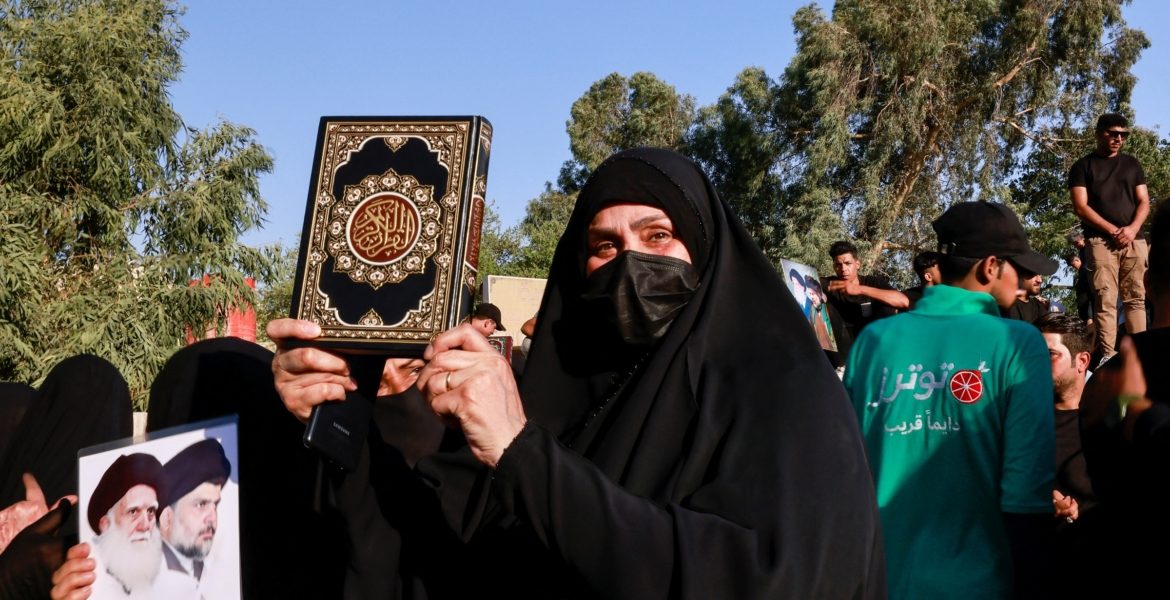 احتجاجات غاضبة في العراق على حرق نسخة من المصحف في السويد/ رويترز