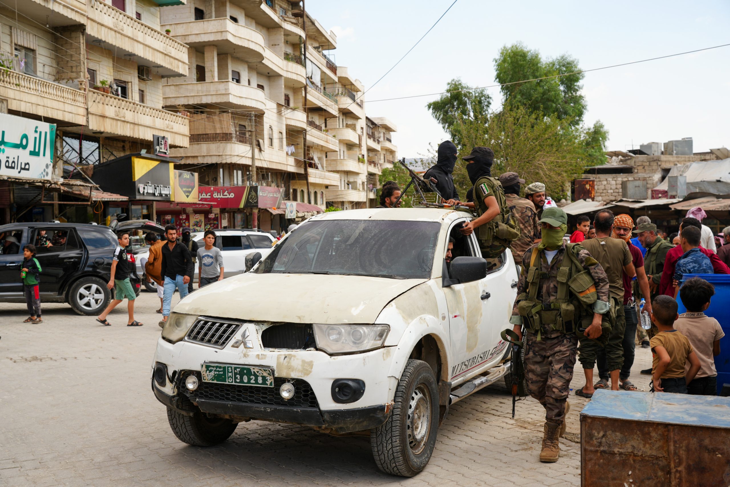 جبهة جديدة تشعل اشتباكات “قسد” والعشائر العربية.. معارك كر وفر، وأمريكا تعلّق، وروسيا تقصف