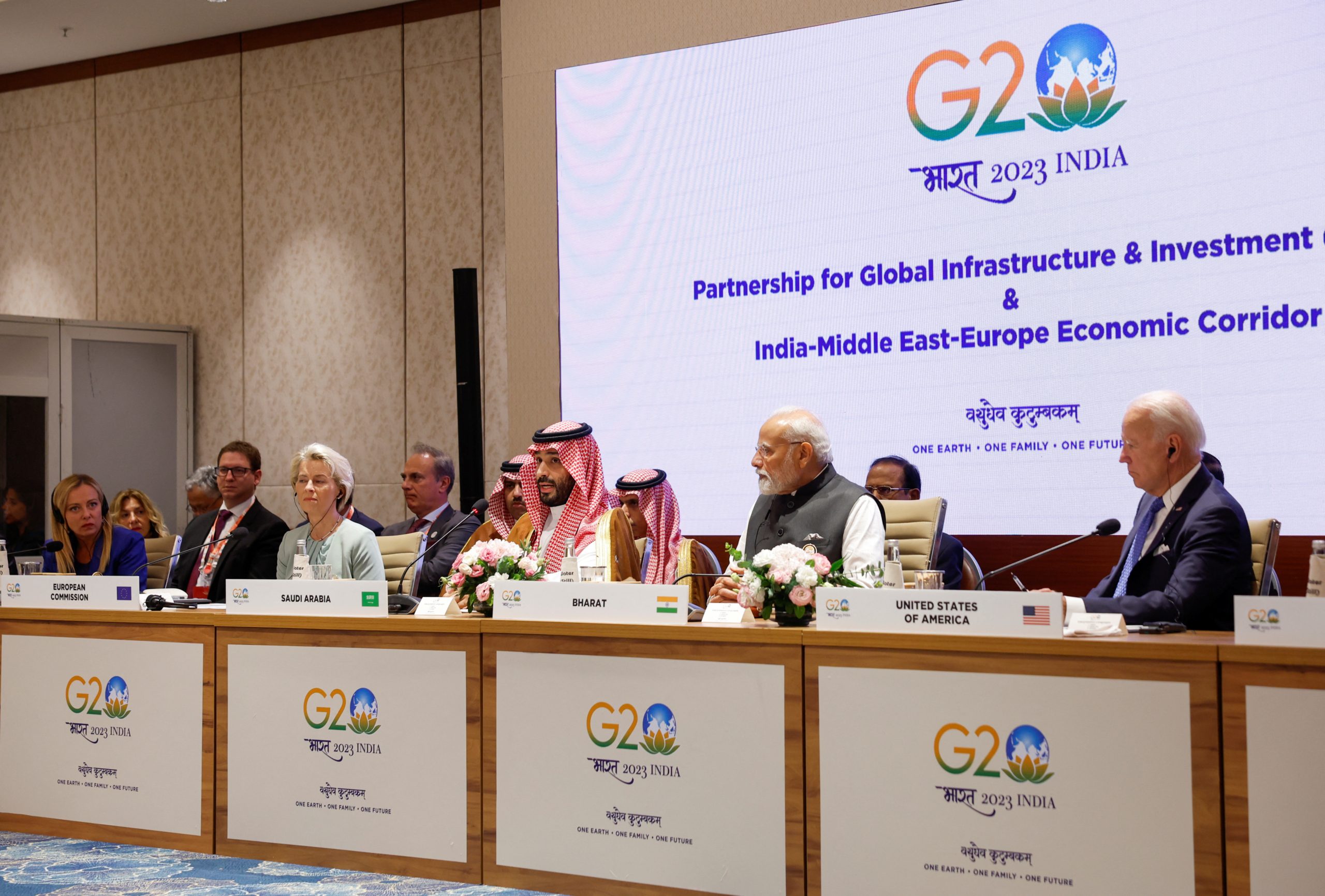 واشنطن تواجه “طريق الحرير” الصيني.. إطلاق مشروع سكك حديدية وموانئ يضم الشرق الأوسط وجنوب آسيا وأوروبا