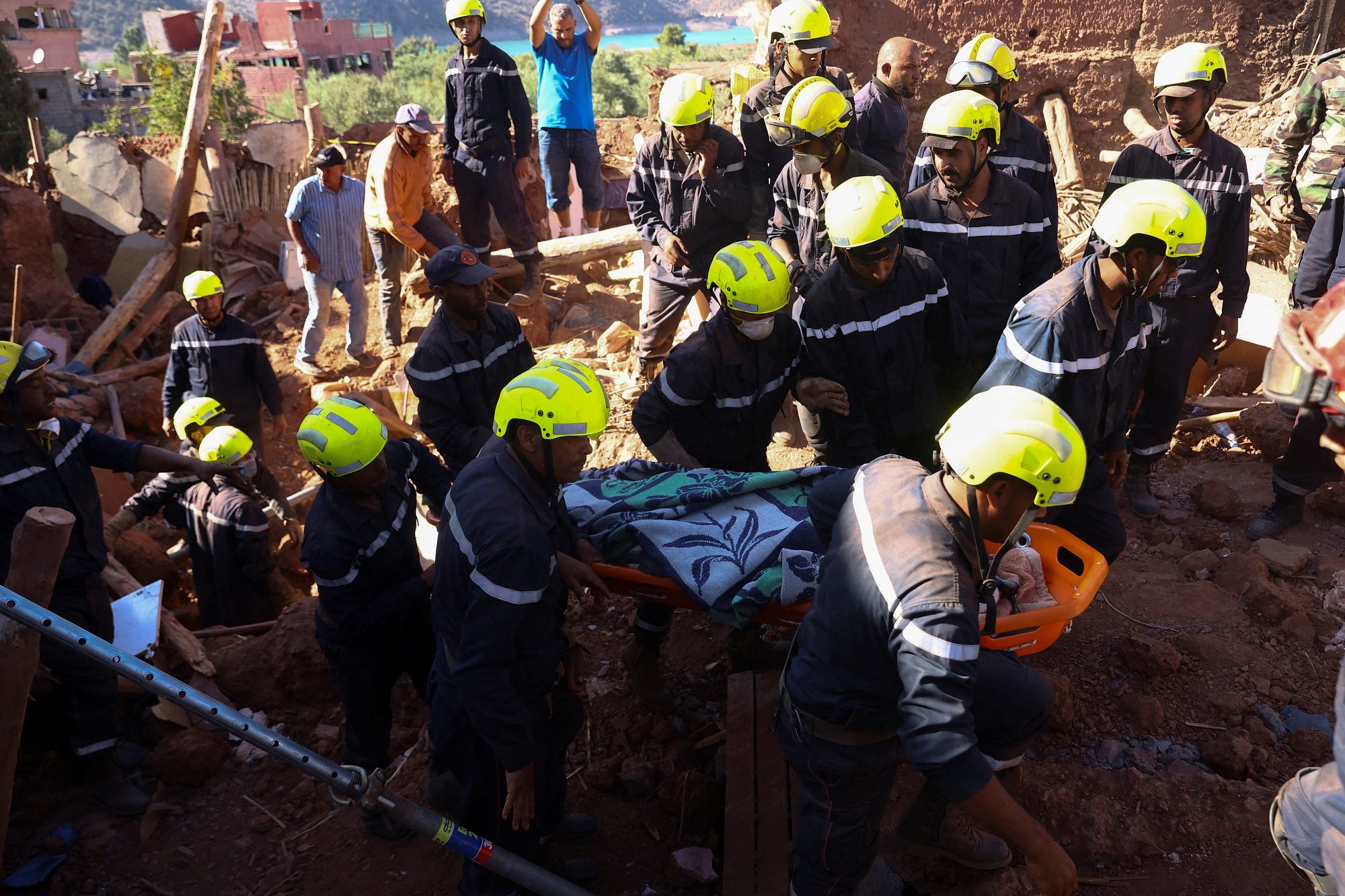 المغرب يقبل مساعدات أربع دول للتعافي من الزلزال والحكومة تجتمع “استثنائياً”.. عمليات الإنقاذ مستمرة والضحايا يتجاوزون 2100