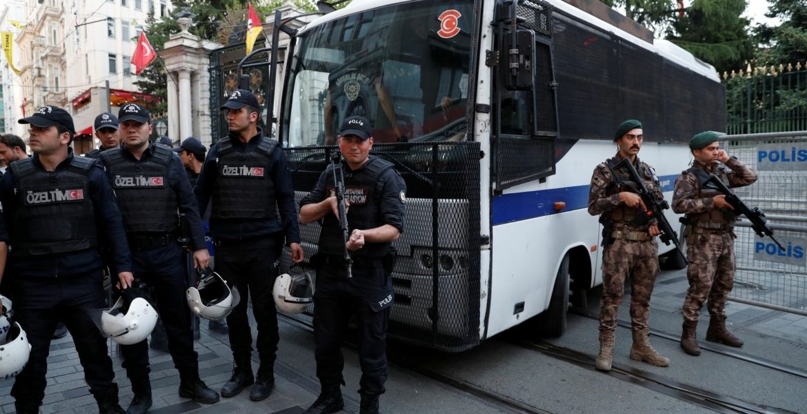 تركيا تفتح تحقيقاً بشأن بيان “متطرف” ضد الأجانب.. وصفهم بالمحتلين ودعا للخروج على الدولة