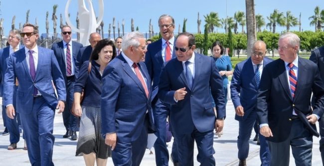 متهم بـ”خدمة مصالح مسؤولين بالجيش والمخابرات المصرية”.. الاستماع للسيناتور الأمريكي مينينديز