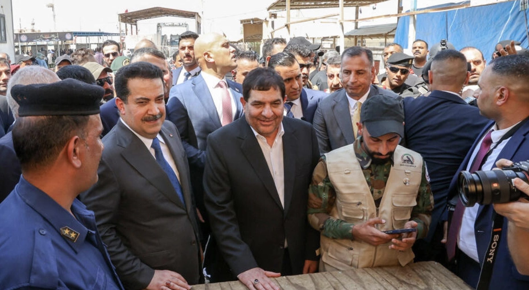 أول خط سكك حديد يربط بين العراق وإيران.. “السوداني” وضع حجر أساسه في حضور نائب الرئيس الإيراني