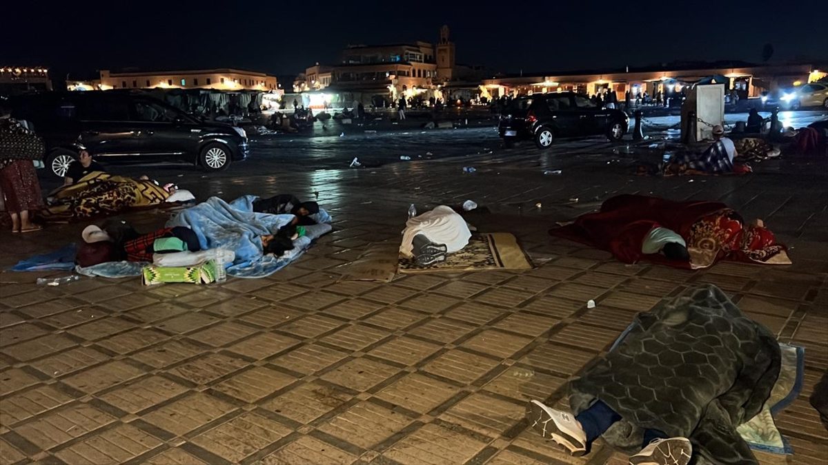 الجزائر تقرر فتح مجالها الجوي مع المغرب.. أبدت استعدادها لتقديم المساعدات لإغاثة منكوبي الزلزال
