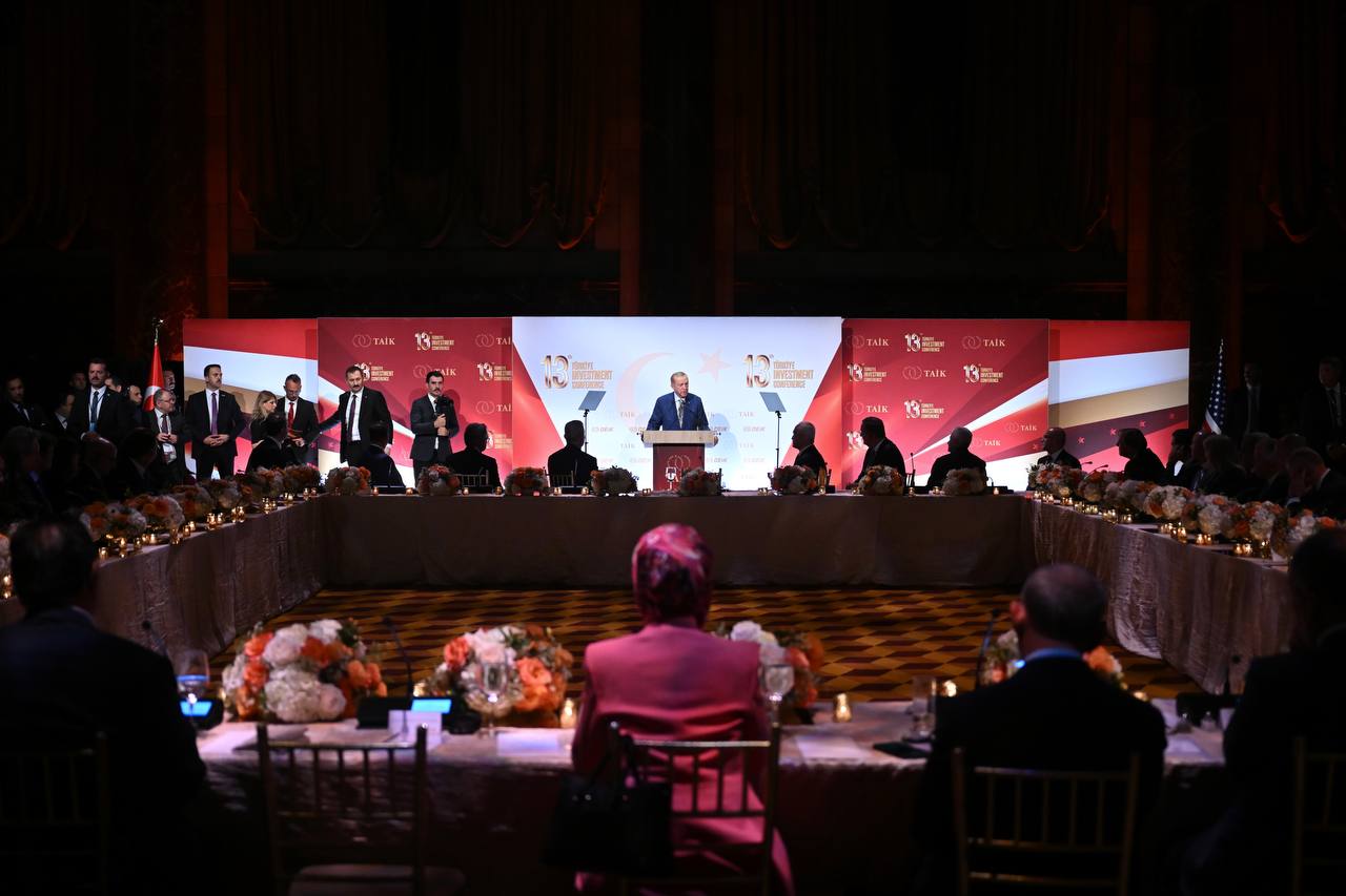 أردوغان يلتقي بممثلي عالم الأعمال في مأدبة عشاء أقامها مجلس الأعمال التركي الأمريكي بنيويورك/الأناضول