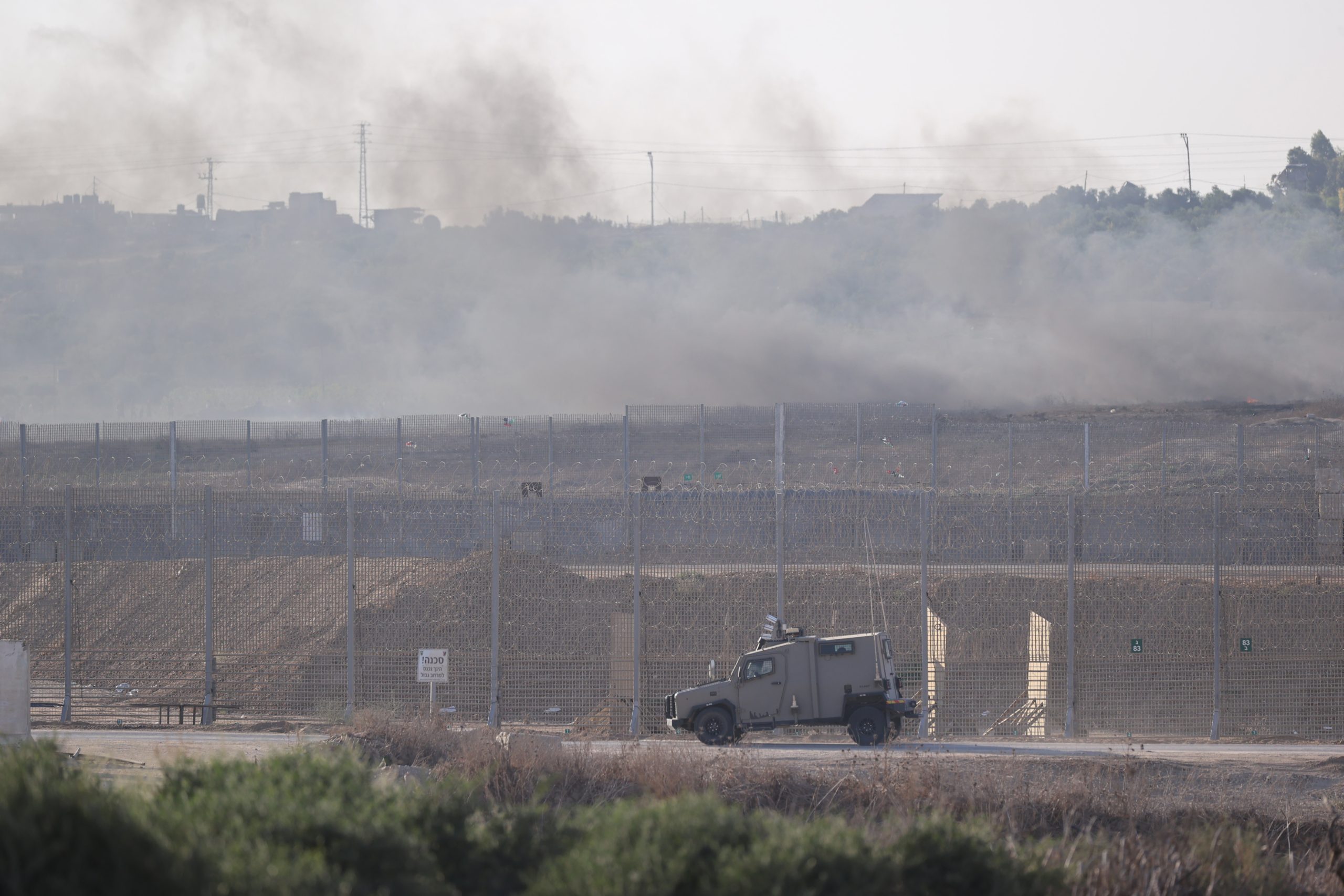 مظاهرات السياج بغزة تتواصل وإطلاق “بالونات حارقة” باتجاه المستوطنات.. الاحتلال يرد بقصف موقع للمقاومة