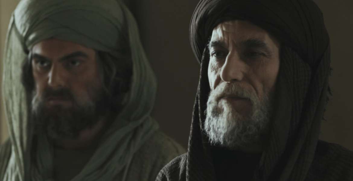 حُثي على رأسه التُّراب وضُرب في البيت الحرام بالنِّعال.. دروس في الصبر والشجاعة من سيرة الصديق