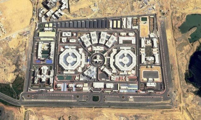 من داخل الزنازين الانفرادية.. فيديوهات مسربة تظهر ظروف اعتقال سيئة لقيادات بـ”الإخوان” في سجن بدر بمصر