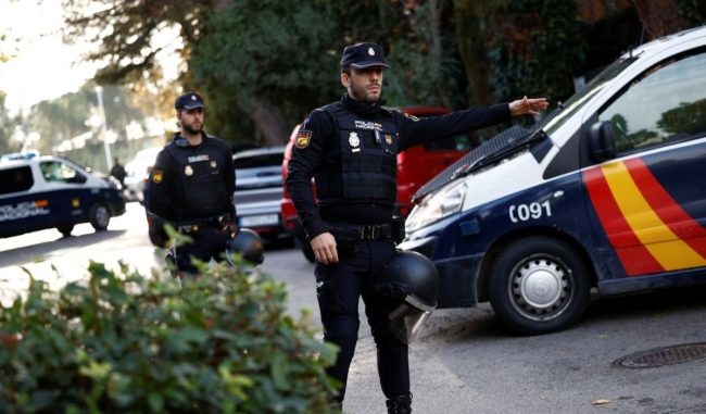 فضيحة استخباراتية أمريكية.. إسبانيا تطرد اثنين من طاقم سفارة واشنطن لتجنيد ضابطَي مخابرات مقابل رِشى