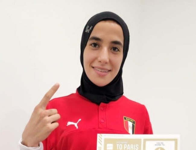 ملاكمة مصرية تنتزع فوزاً مهماً من منافستها الجزائرية.. دخلت التاريخ بإنجاز غير مسبوق ببلادها