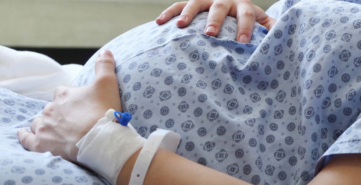 انتقادات لإهمال أطباء خلال عملية لامرأة بنيوزيلندا.. تركوا أداة جراحية قطرها 17 سم داخل بطنها لشهور