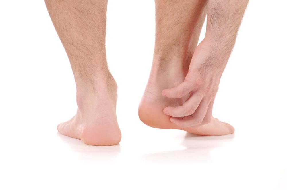 حكة القدم اليمنى تختلف عن اليسرى/ Shutterstock