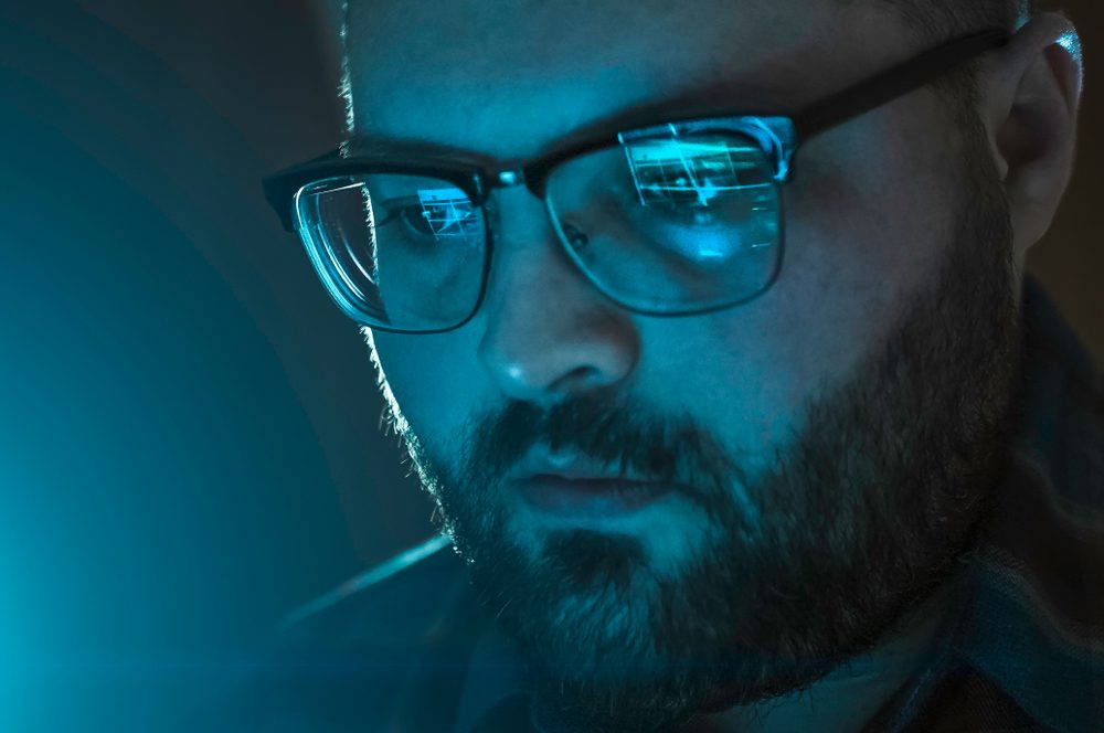 Shutter Stock/ كيف تضر الشاشات العيون؟