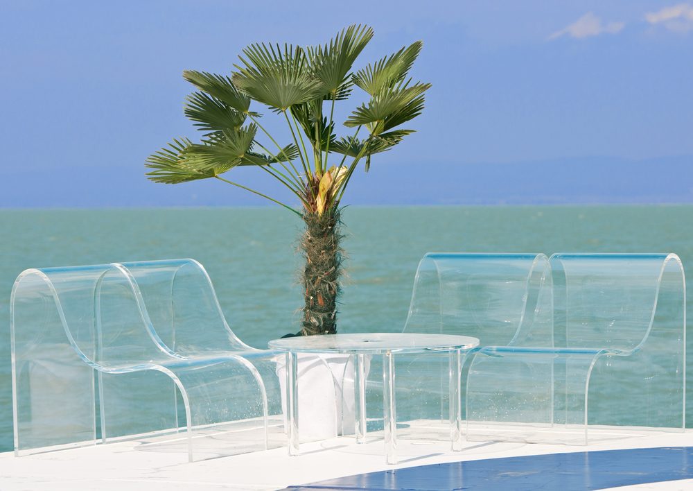 أثاث الأكريليك