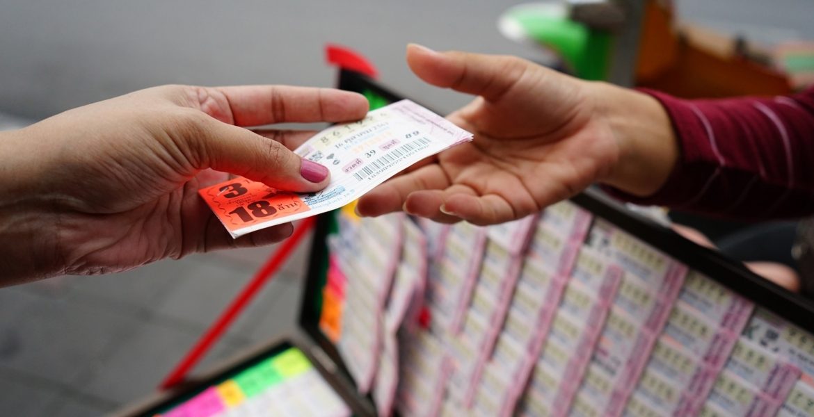 ثاني أكبر جائزة يانصيب بتاريخ أمريكا بلغت 1.6 مليار دولار.. وهوية الفائز لا تزال مجهولة