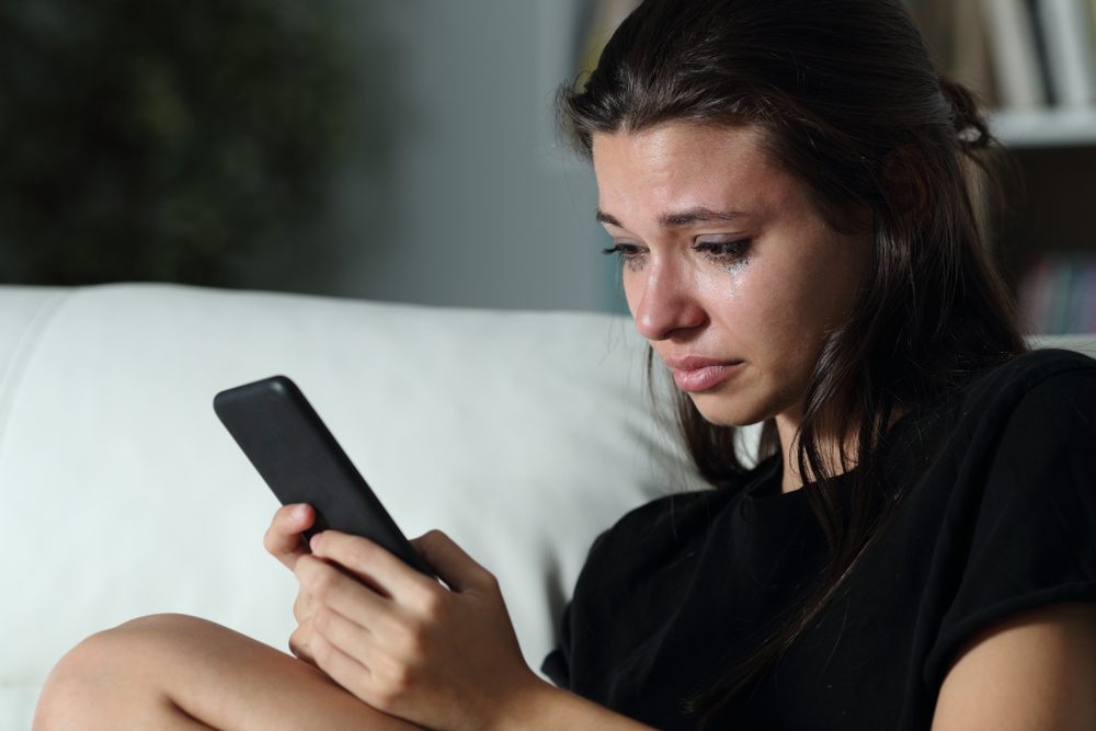 التقلبات المزاجية والعاطفية من أبرز علامات انقطاع الطمث/ Shutterstock