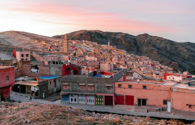 وجهة سياحية أساسية لمن يزور مراكش، وطقوس غريبة تنتشر فيها بسبب “ضريح مقدس”..  قرية “مولاي إبراهيم” في المغرب