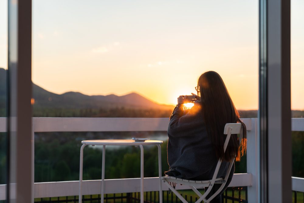 كيف يهزم الإنسان الأحزان؟