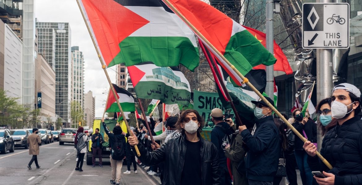 تقرير حقوقي ينتقد تعريف “معاداة السامية” بجامعات بريطانيا: يكمّم الأفواه ويوجه اتهامات “غير منطقية”