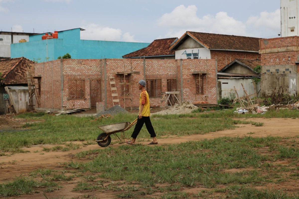في مدح الإنسان.. أينما كان موقعه