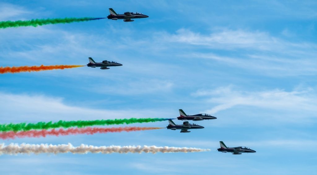 سقوط طائرة حربية إيطاليا