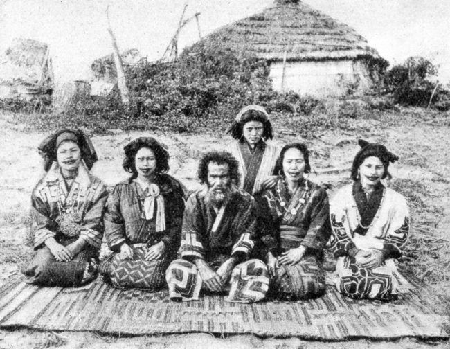 لغتهم مهدَّدة بالانقراض وملامحهم مختلفة.. من هم “شعب الآينو” سكان اليابان الأصليين؟