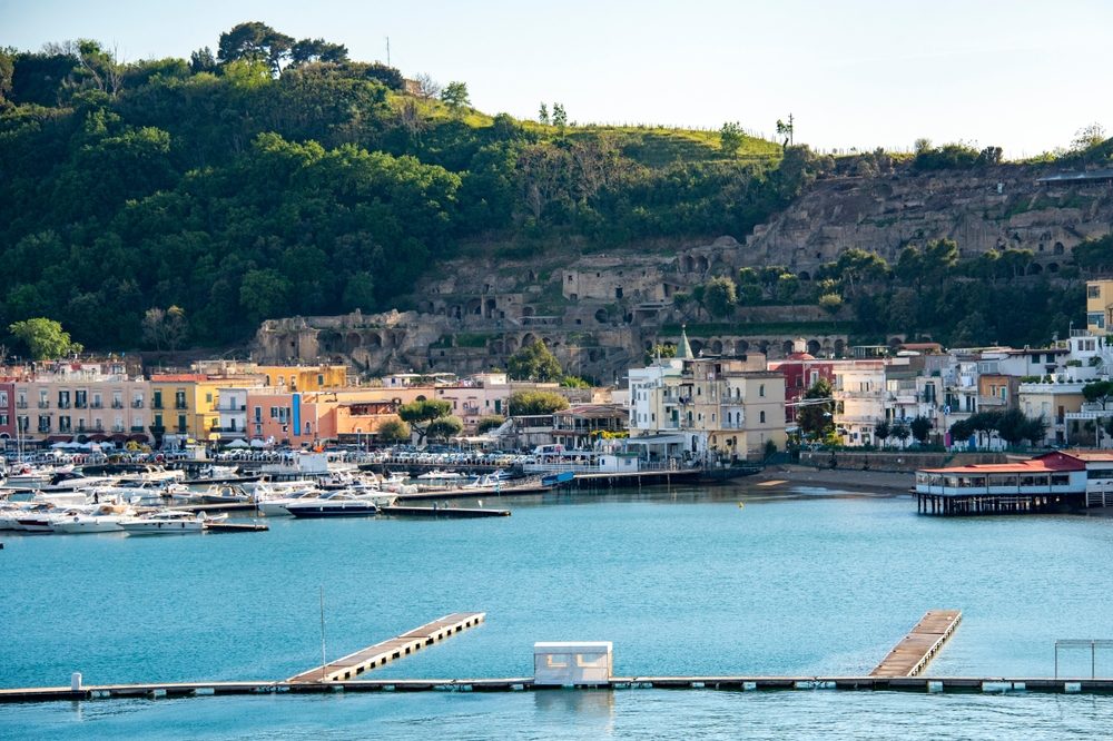 بقايا مدينة باياي الرومانية| shutterstock