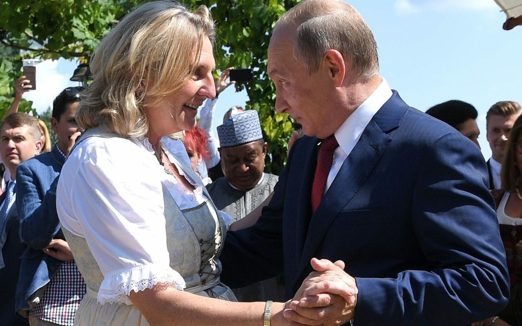 بوتين وزيرة نمساوية سابقة