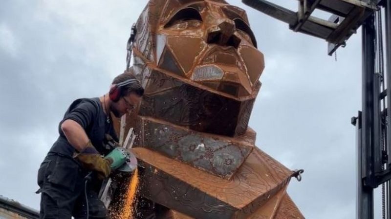 تمثال قوة الحجاب بريطانيا