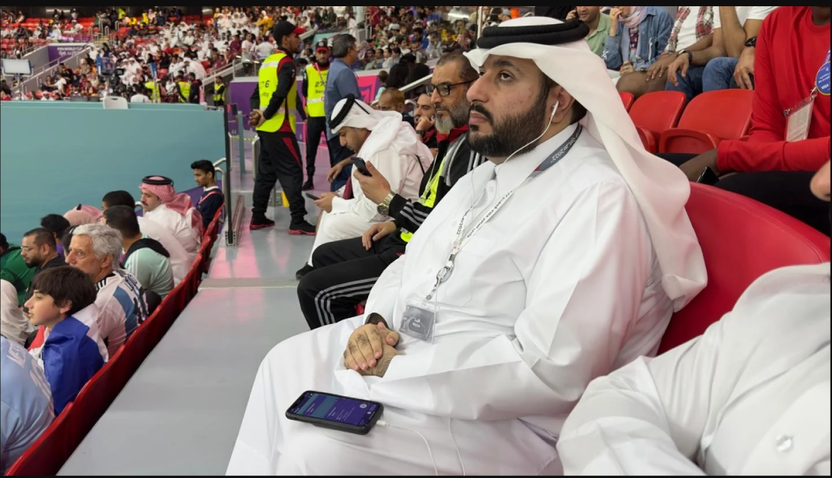 المشجعون المكفوفون.. كيف يعيشون شغفهم بكرة القدم في العالم العربي رغم الإعاقة؟