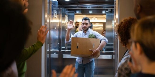 أخبار سيئة لموظفي خدمة العملاء! شركة إلكترونية تستغني عن 90% من فريقها مقابل “روبوت دردشة”