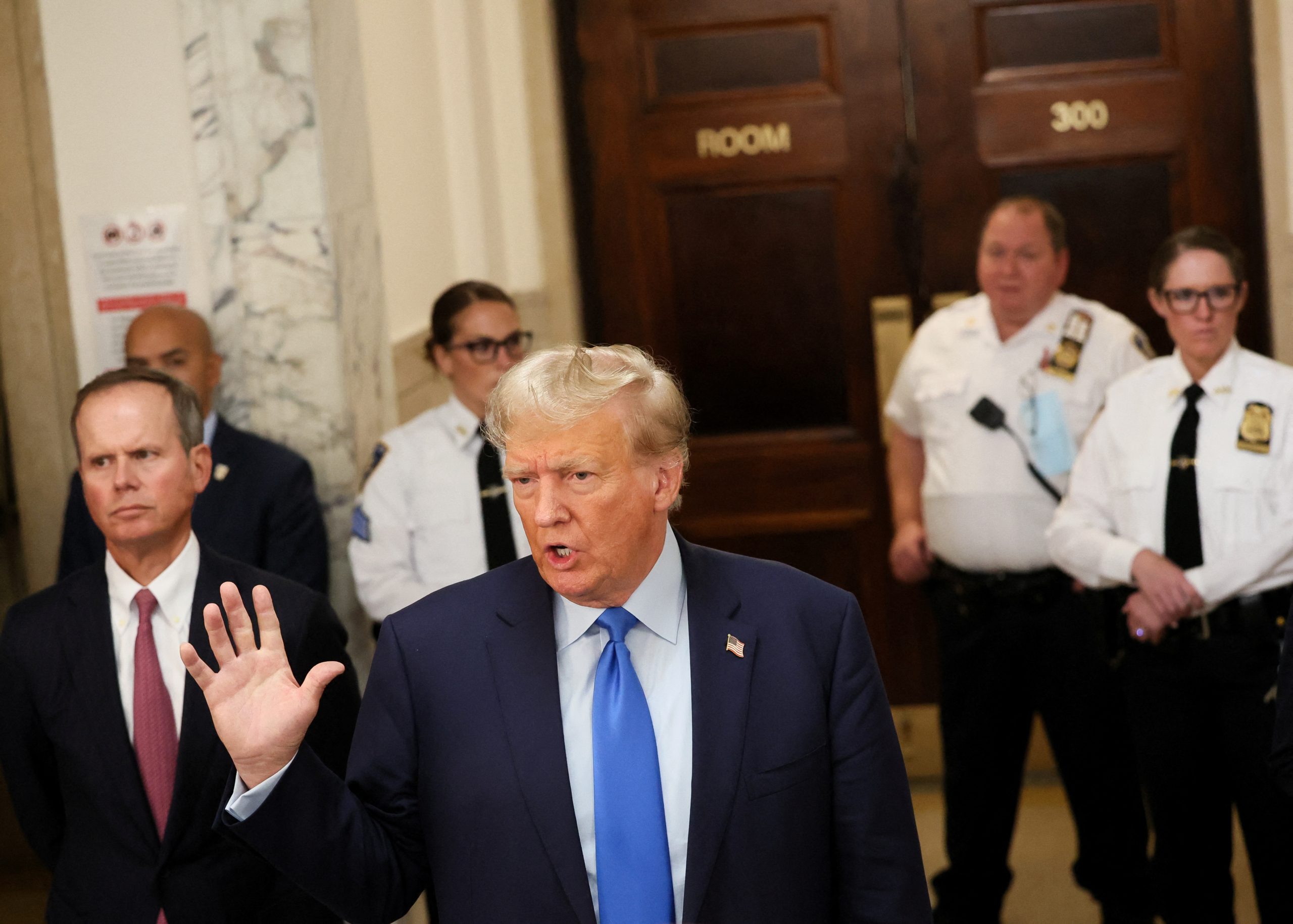 ترامب ينتقد محاكمته ويصفها بـ”الزائفة”.. هاجم المدعية العامة والأخيرة تردُّ: لا أحد فوق القانون