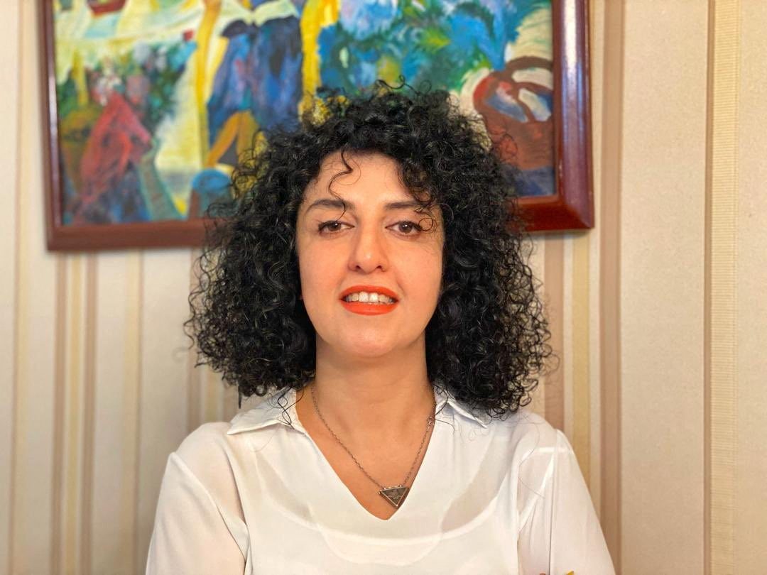 الناشطة الإيرانية الفائزة بنوبل للسلام تتعهد من سجنها بالبقاء ببلادها: الجائزة تزيدني أملاً وحماسة