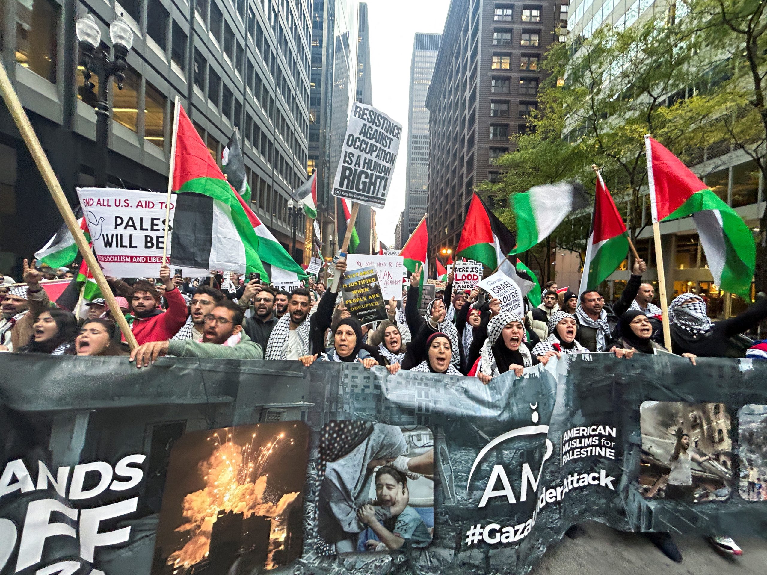 مدن العالم تواصل التظاهر دعماً لغزة.. الآلاف في شيكاغو وسيدني وسيول وسراييفو ينددون بجرائم الاحتلال