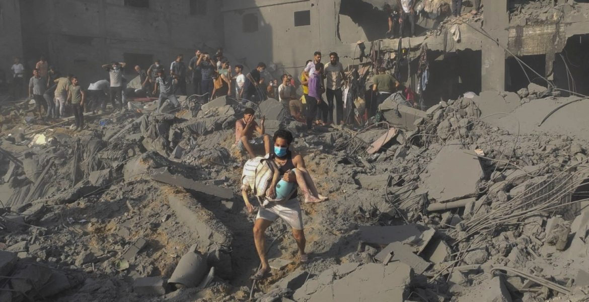 الاحتلال الإسرائيلي يواصل جرائمه في غزة/ رويترز