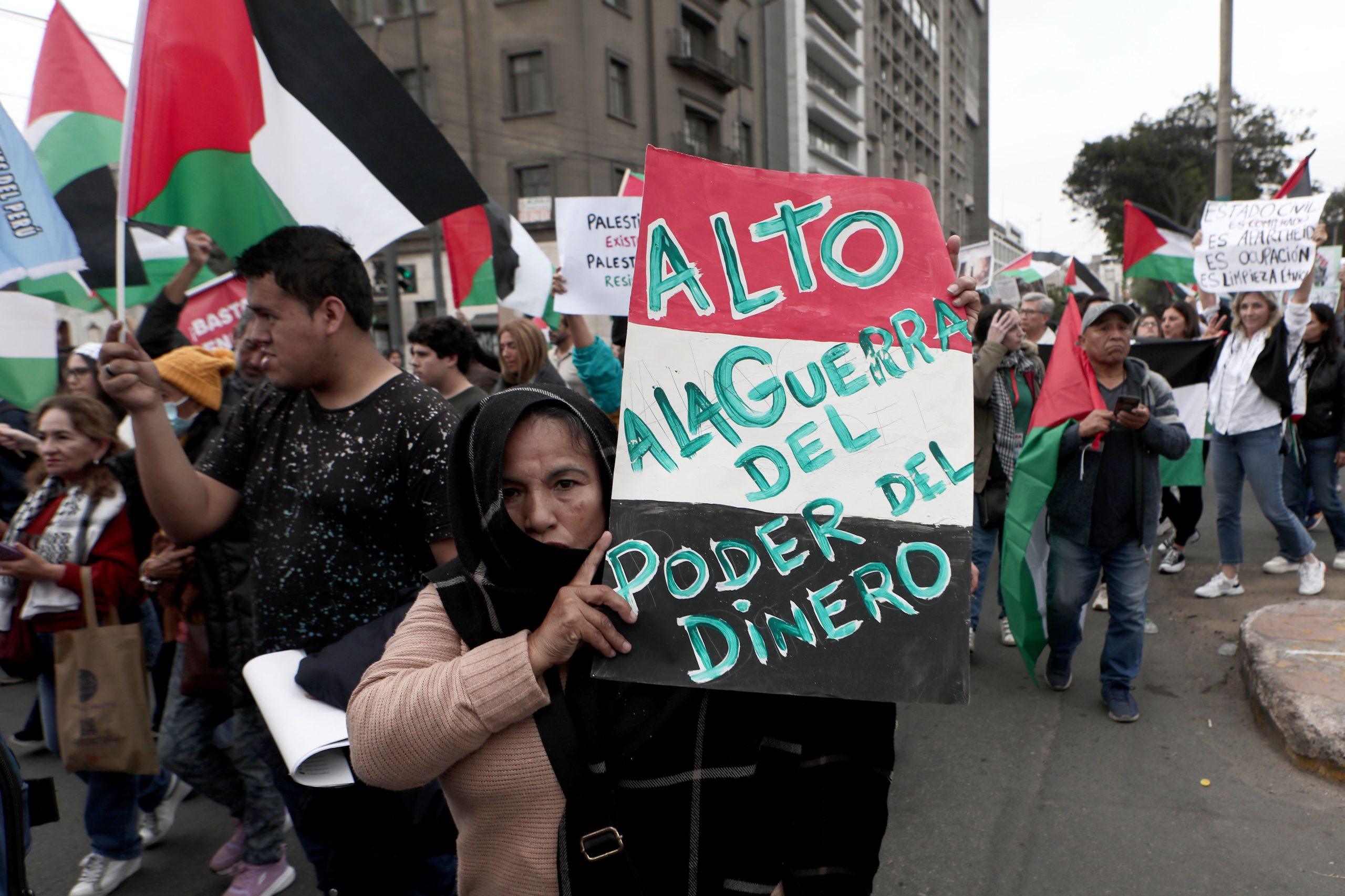 مظاهرات ومسيرات في دول أمريكا اللاتينية دعماً لفلسطين.. نددت بالعدوان المستمر على قطاع غزة (صور)