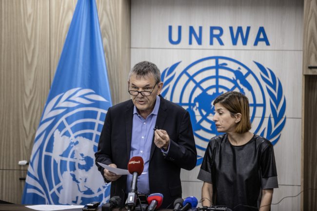 رغم تسليمها قوائم موظفيها للاحتلال وتعاونها معه.. لماذا تريد إسرائيل تفكيك الأونروا؟