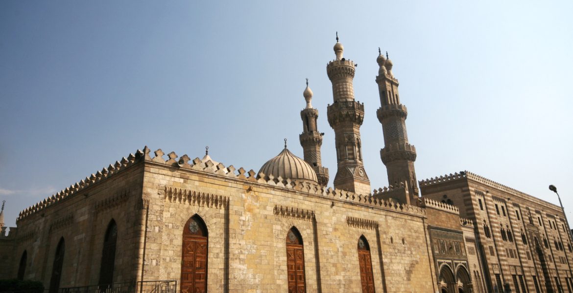 الأمن المصري يفض مظاهرة حاشدة بمحيط الأزهر لدعم غزة.. اعتقل عدداً منهم وفرض طوقاً أمنياً