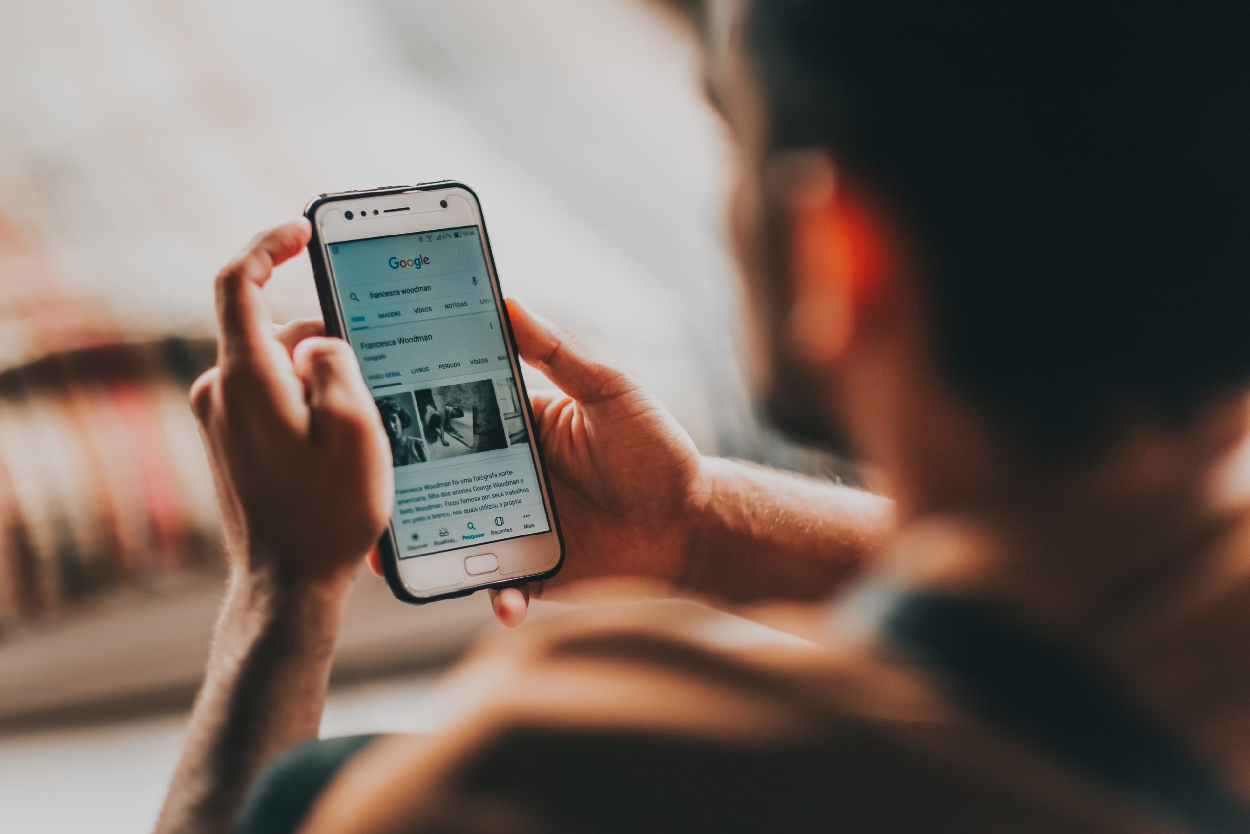 متابعة أخبار الحروب | pexels