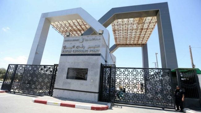 اللقطات الأولى لقصف جيش الاحتلال الإسرائيلي معبر رفح مع غزة.. نسف الجدار الإسمنتي الذي وضعته مصر