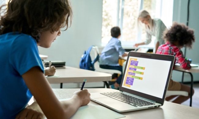 “العالم ينقصه 44 مليون معلم لضمان تعليم جميع الأطفال”.. اليونسكو تحذر من أزمة انخفاض عدد المدرسين