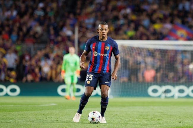 نجم برشلونة يجدد إدانته للهجمات الإسرائيلية على المدنيين بقطاع غزة