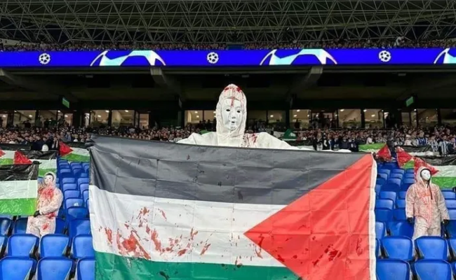 من بينها رقصة الحرب والملابس الملطخة بالدماء.. طرق احتجاج جديدة ضد العدوان الإسرائيلي على قطاع غزة