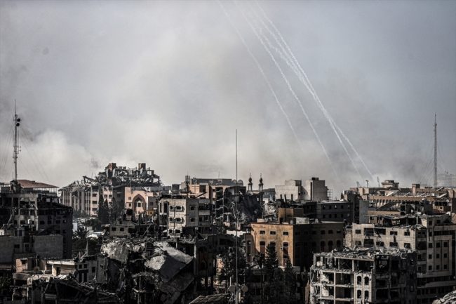 بحثوا صفقة الأسرى والهدنة.. رويترز: الدوحة شهدت اجتماعاً لمديري مخابرات أمريكا وإسرائيل ورئيس وزراء قطر