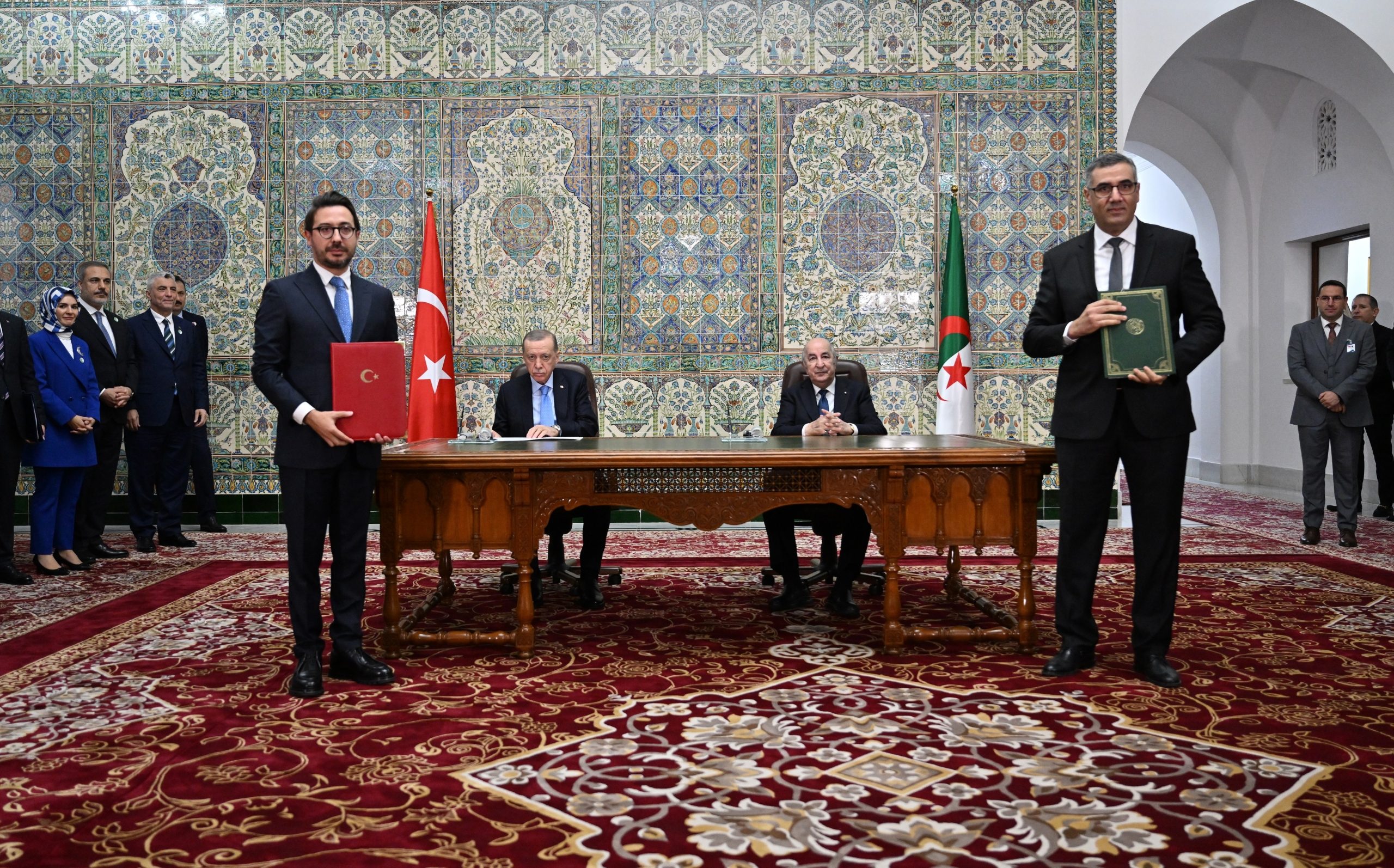 الرئيس التركي رجب طيب أردوغان ونظيره الجزائري عبد المجيد تبون/الأناضول