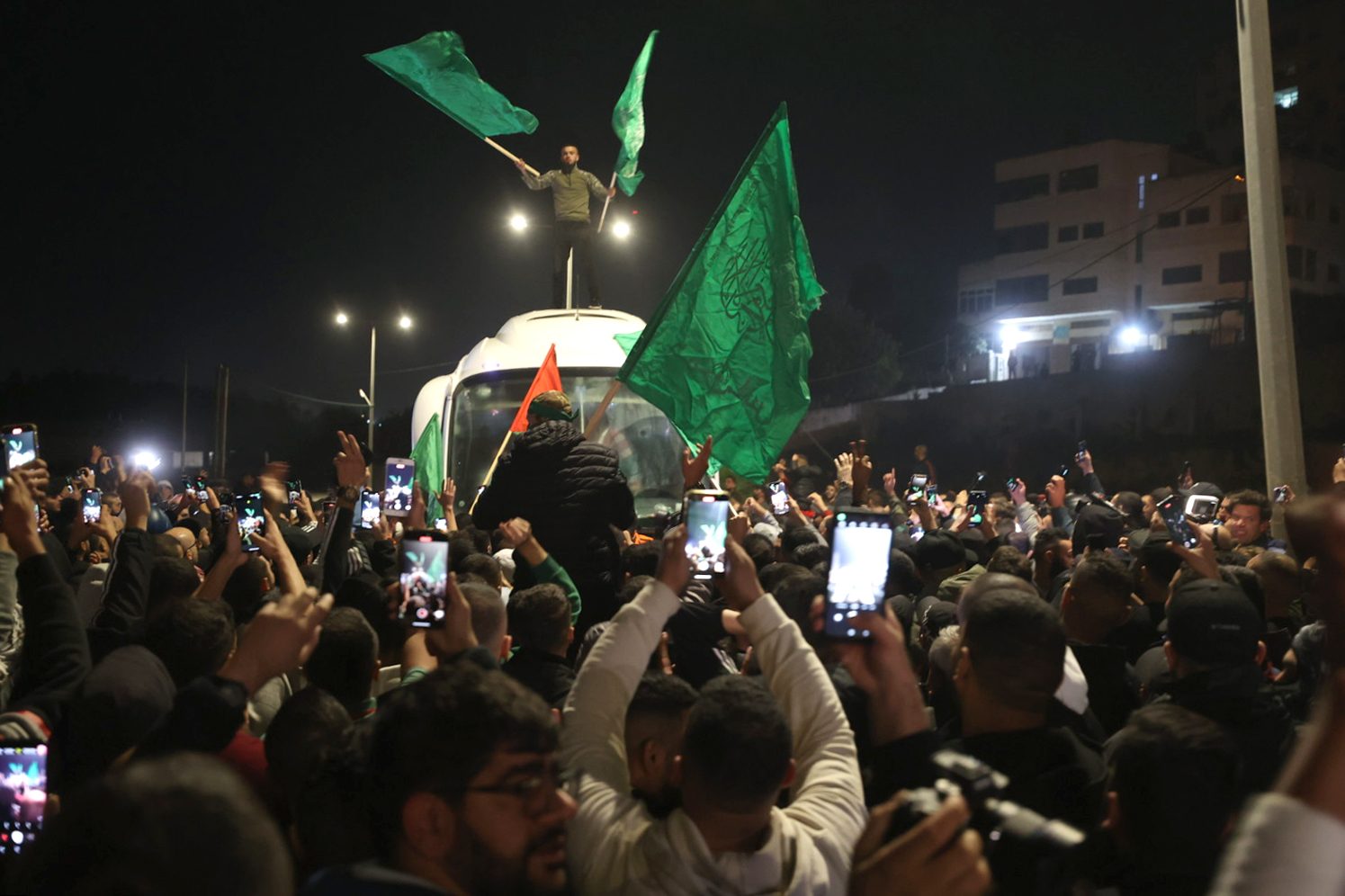 أسيرات فلسطينيات محررات في صفقة التبادل: الاحتلال سلبنا كل حقوقنا بعد طوفان الأقصى وتعمد إذلالنا