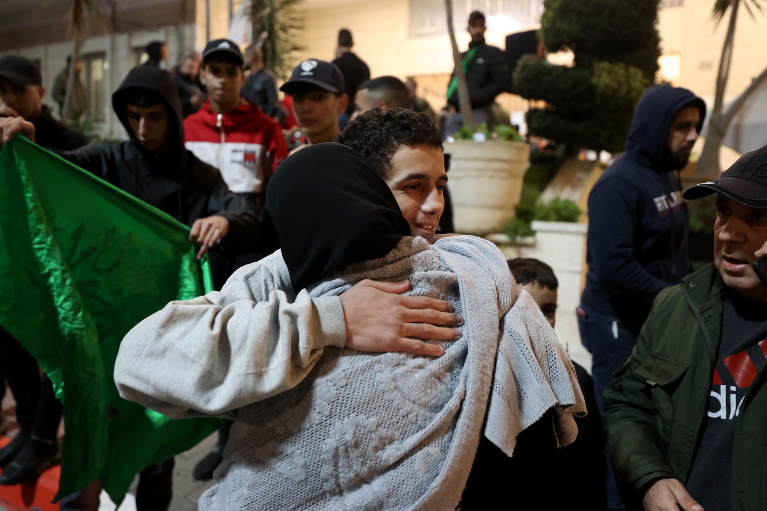 إتمام المرحلة الثالثة من صفقة التبادل.. الإفراج عن 39 طفلاً فلسطينياً أسيراً من القدس والضفة وغزة